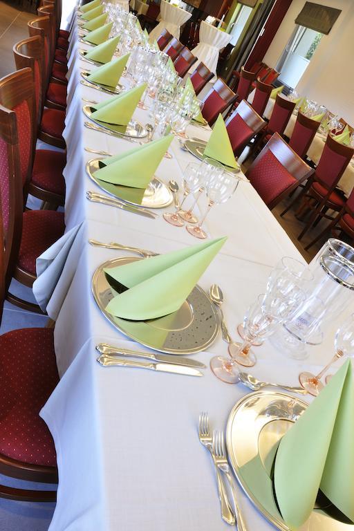 Zum Burghof Hotel Schoenberg ภายนอก รูปภาพ